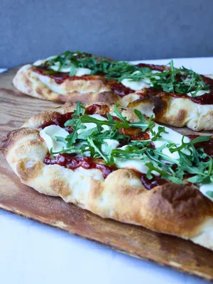 Pinsa mit Topfil Savoury