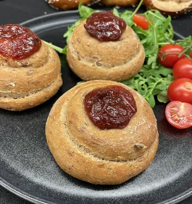 Sauerteig-Spiralen mit Sproutgrain Rye